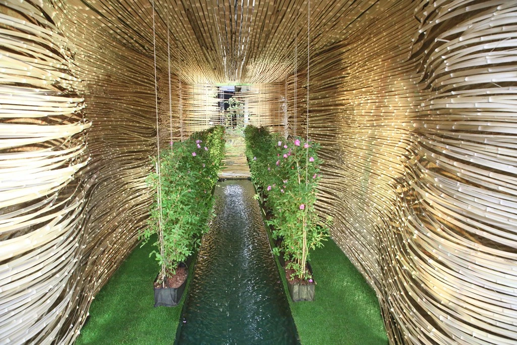 Designer Tom de Houwer created a zen-invoking garden with the title 'eternal stream.'